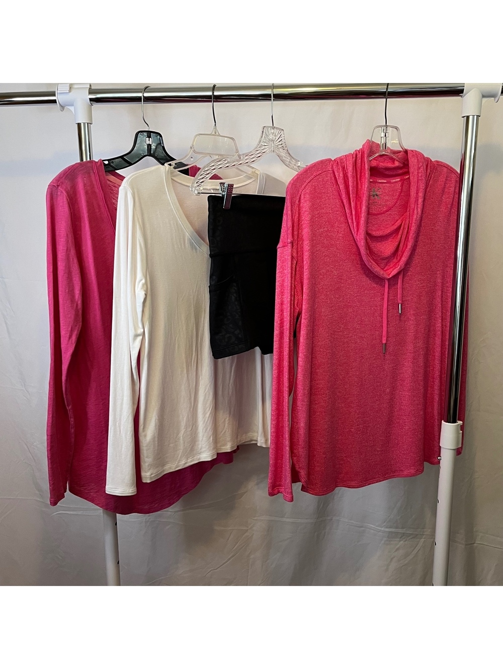 Activewear Bundle Calvin Klein, Beyond Yoga, We the Free Tops, Black Shorts, S
